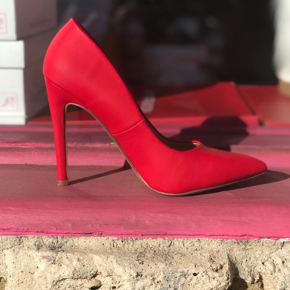 👠 Last 1!, Yes! I do have the perfect red PUMP - Picture 2 of 5
